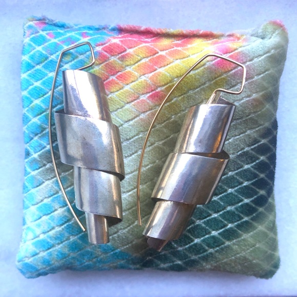 Spiral geometric architectural Roma Earrings - Picture 5 of 11